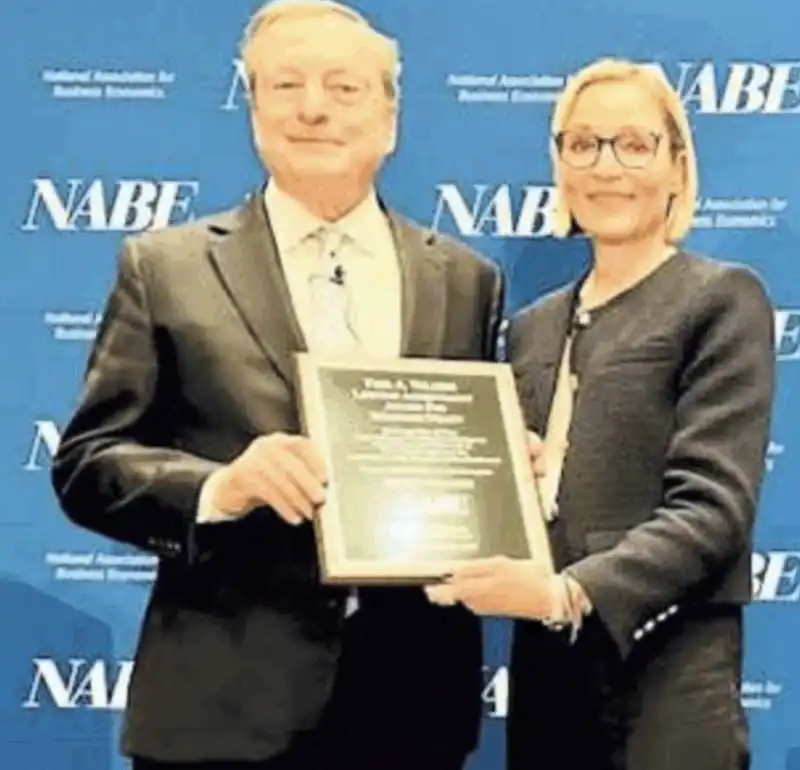 MARIO DRAGHI RICEVE IL PREMIO PAUL VOLCKER DELLA NATIONAL ASSOCIATION FOR BUSINESS ECONOMICS  