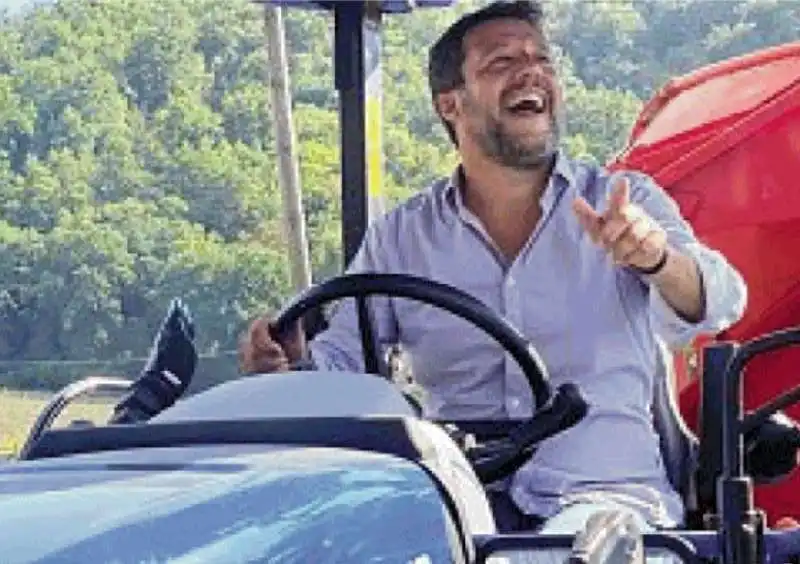 MATTEO SALVINI SUL TRATTORE 