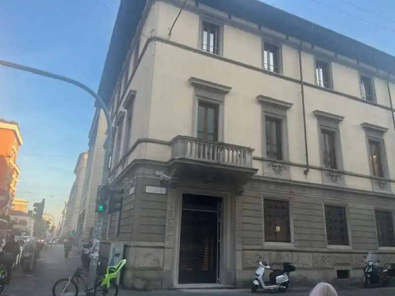 NUOVO PORTONE DI URBANO CAIRO IN VIA SOLFERINO A MILANO 