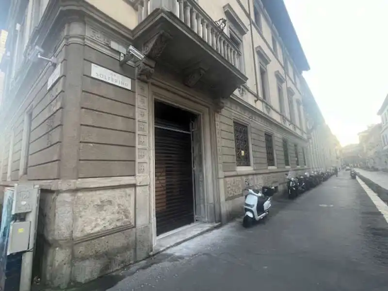 NUOVO PORTONE DI URBANO CAIRO IN VIA SOLFERINO A MILANO 