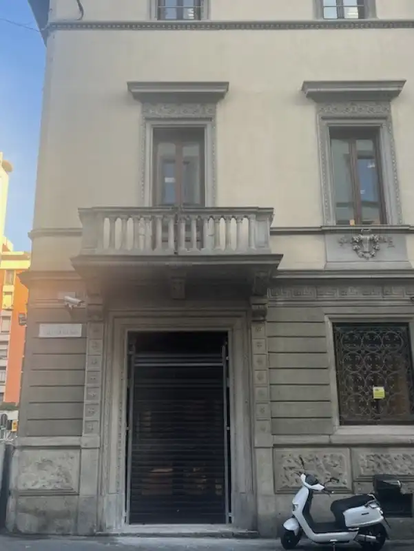 NUOVO PORTONE DI URBANO CAIRO IN VIA SOLFERINO A MILANO 