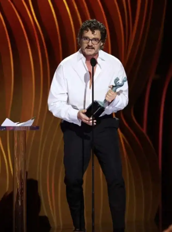 pedro pascal sag awards 2024   