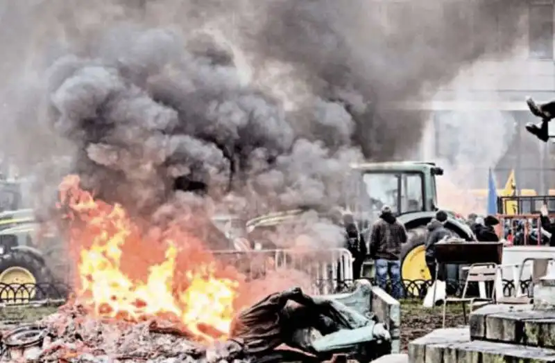 PROTESTA DEGLI AGRICOLTORI A BRUXELLES 