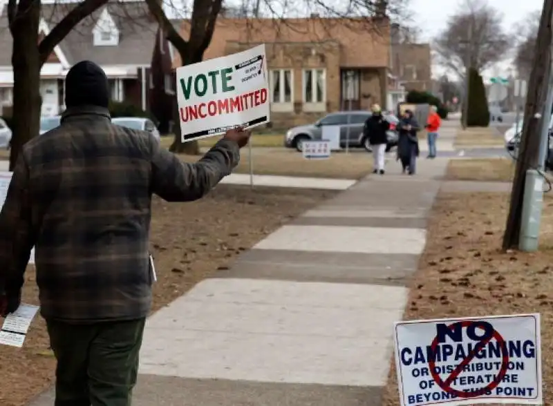 protesta in michigan contro il sostegno di biden a israele 