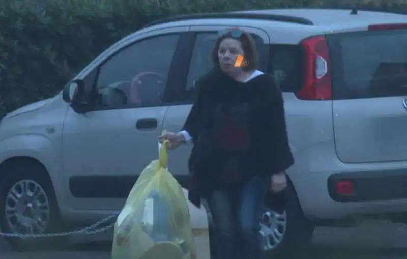 ROSA BAZZI AL LAVORO IN UNA COOPERATIVA DI MILANO - FOTO QUARTO GRADO  1