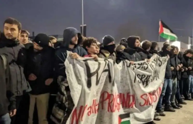 SIT-IN PRO PALESTINA ALLA SEDE RAI DI BOLOGNA