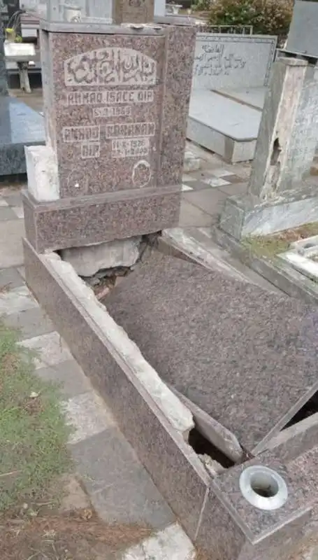 TOMBE PROFANATE NEL CIMITERO ISLAMICO DI BUENOS AIRES