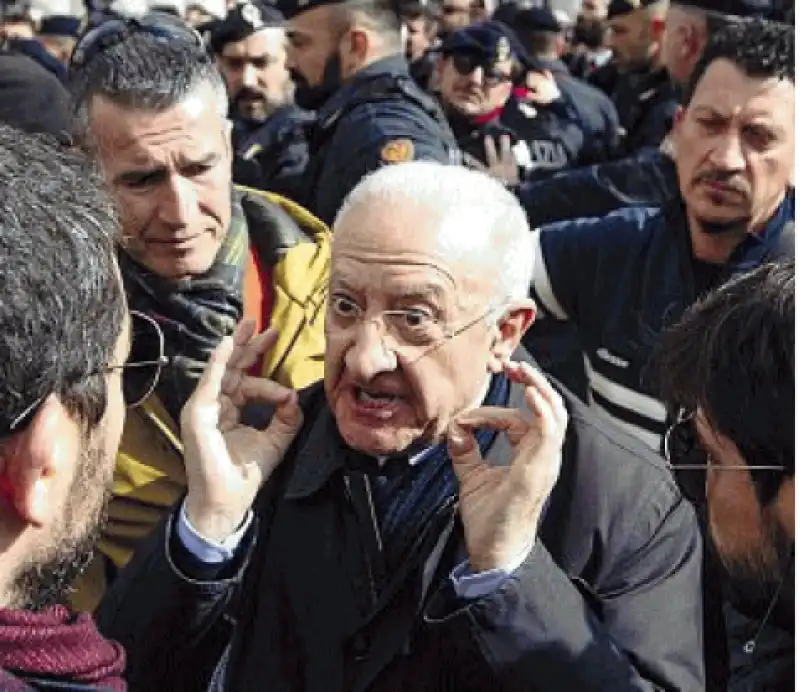 VINCENZO DE LUCA MANIFESTAZIONE A ROMA