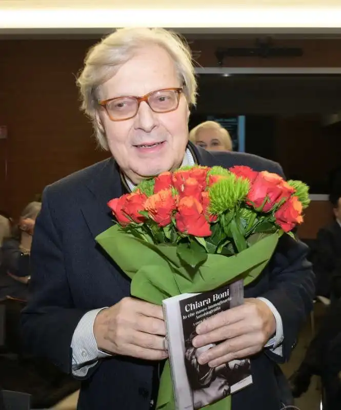 vittorio sgarbi con le rose per chiara boni  foto di bacco