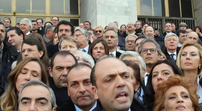 PDL BERLUSCONI TRIBUNALE MILANO 