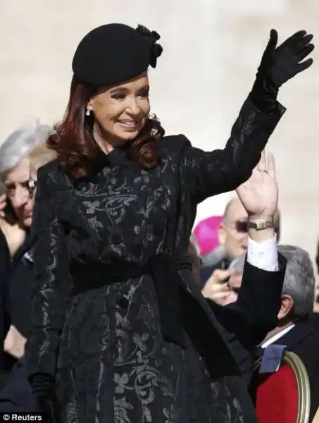 CRISTINA FERNANDEZ DE KIRCHNER DA PAPA BERGOGLIO A SAN PIETRO 