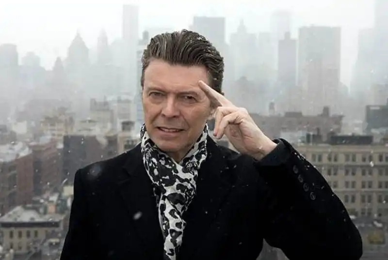 DAVID BOWIE SALUTA DA NY 