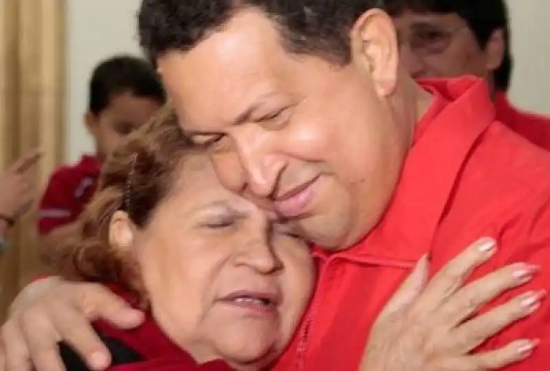 ELENA FRIAS E IL FIGLIO HUGO CHAVEZ 