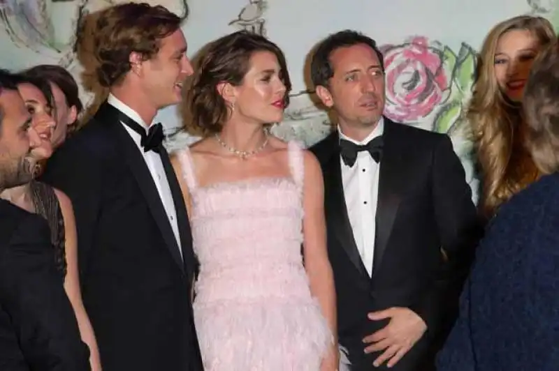 GAD ELMALEH CON PIERRE E CHARLOTTE CASIRAGHI CON BEATRICE BORROMEO FOTO DA OGGI 