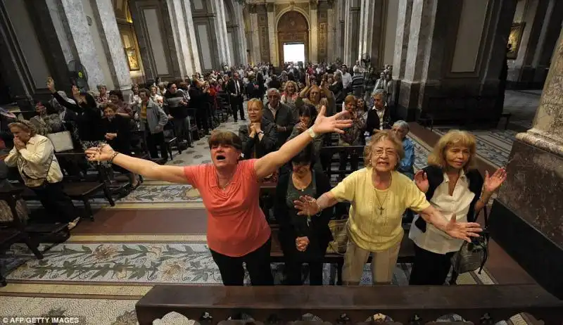 LA FESTA A BUENOS AIRES PER LELEZIONE DI PAPA FRANCESCO 