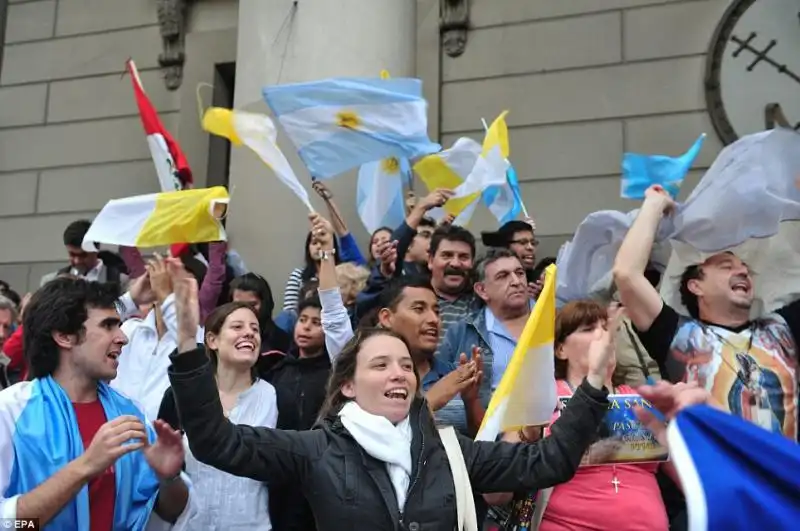 LA FESTA A BUENOS AIRES PER LELEZIONE DI PAPA FRANCESCO 