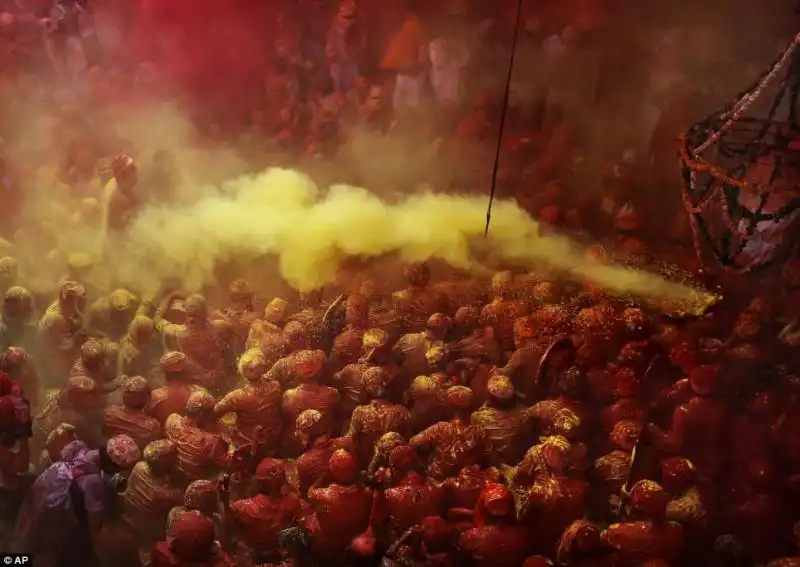 FESTIVAL DEI COLORI IN INDIA 