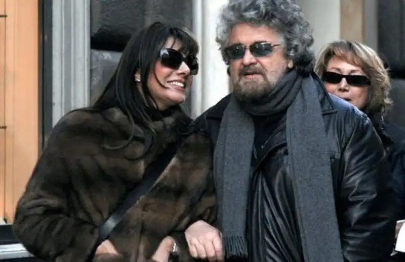 Grillo con la moglie Parvin Tadjk 