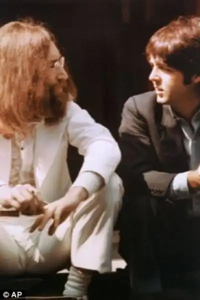 JOHN LENNON E PAUL MCCARTNEY 