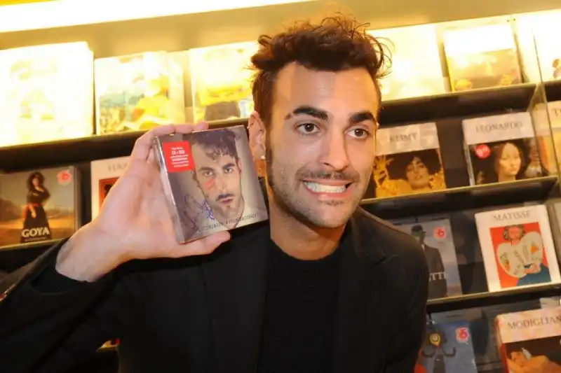 Mengoni autografa 