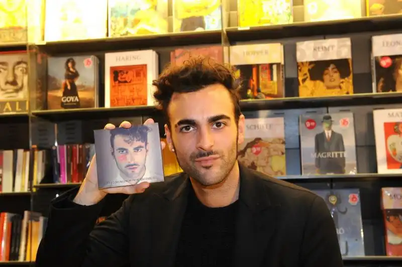 Mengoni autografa 