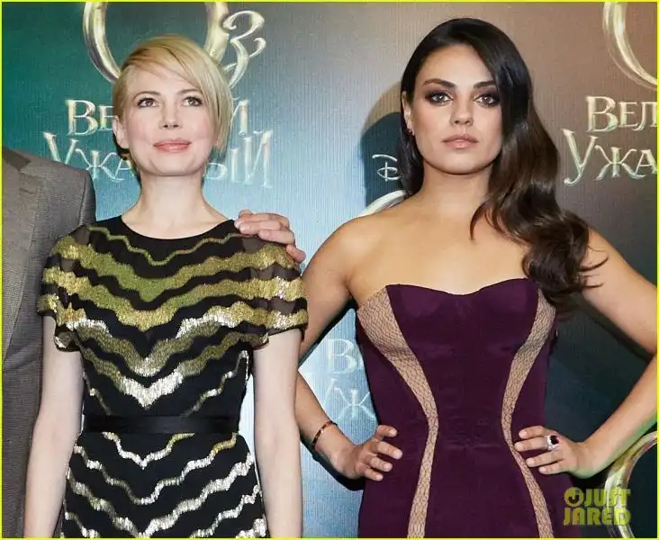 MOSCA: MILA KUNIS E MICHELLE WILLIAMS