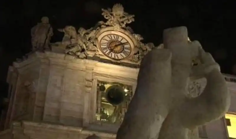 PIAZZA SAN PIETRO ATTESA PER IL NUOVO PAPA 