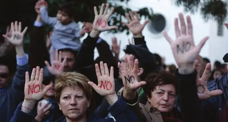 PROTESTE A CIPRO CONTRO IL PRELIEVO FORZOSO DAI CONTI CORRENTI