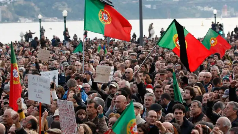 PROTESTE IN PORTOGALLO CONTRO LA TROIKA E L AUSTERITY 