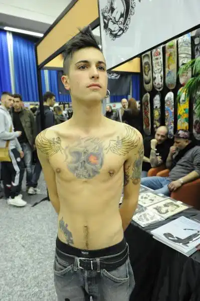 Ragazzo tatuato 