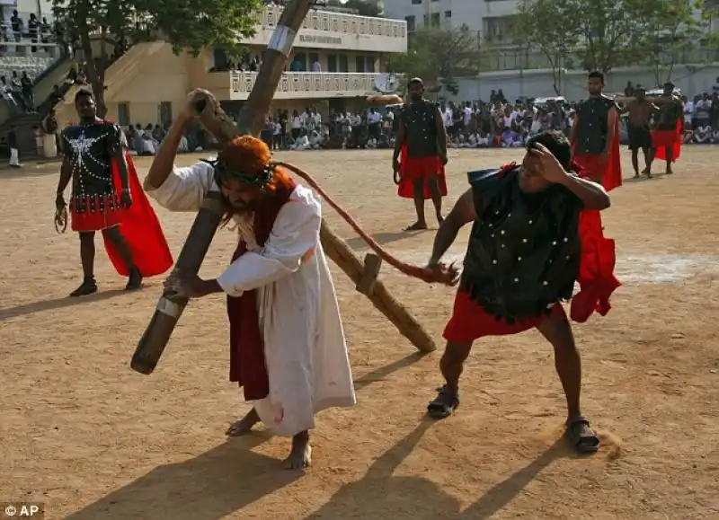 RIEVOCAZIONI DELLA PASSIONE DI CRISTO IN INDIA 