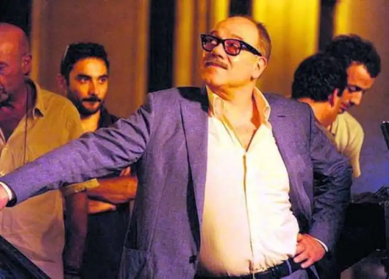 verdone coi baffi nel film di sorrentino 