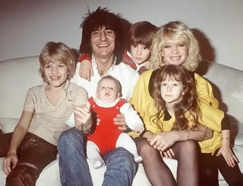 RON E JO WOOD CON LA FAMIGLIA NEL 