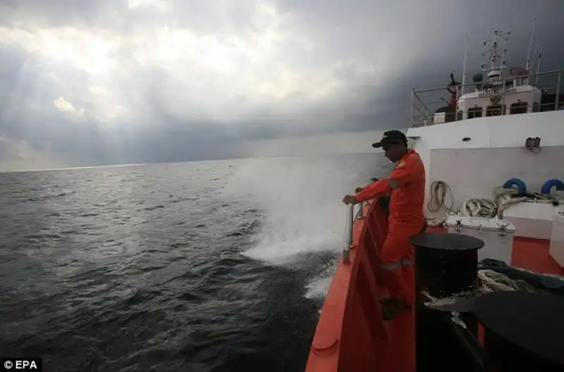 AEREO SCOMPARSO - LE RICERCHE DELLA MARINA MALESE