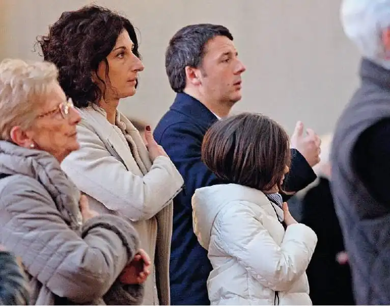 AGNESE LANDINI E MATTEO RENZI IN CHIESA 