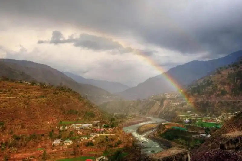 ARCOBALENO FINISCE IN KASHMIR 