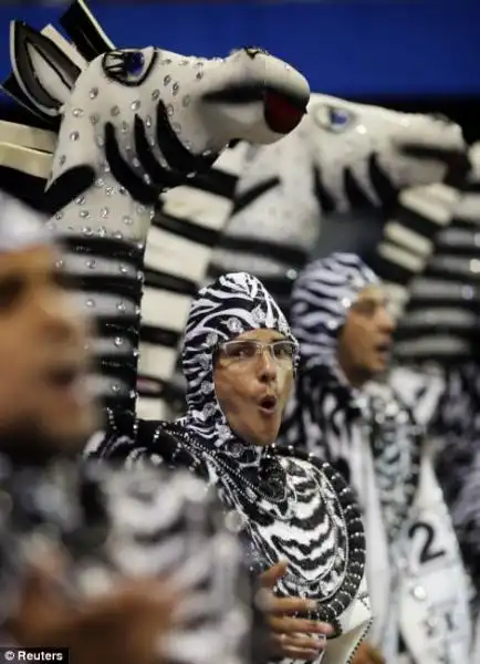 Ballerini vestiti da zebra 