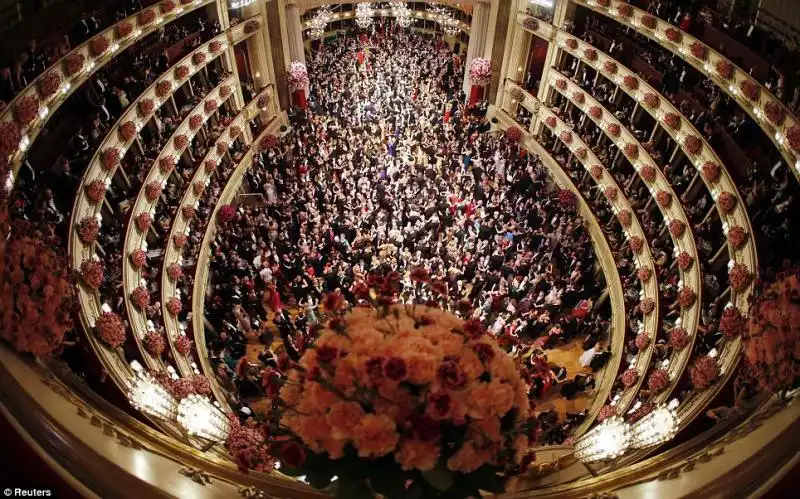 Al Ballo dellOpera suona la Filarmonica di Vienna 