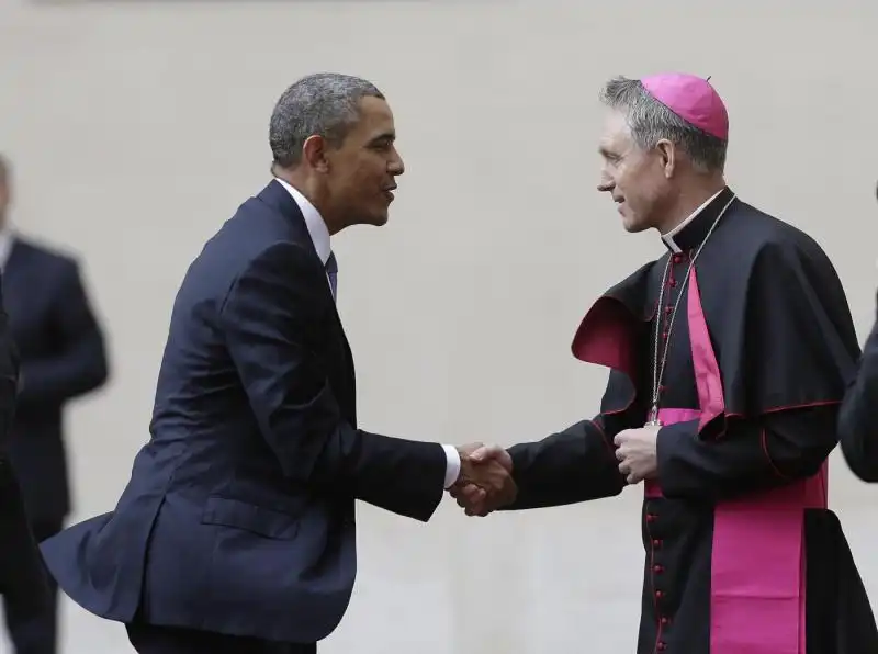 BARACK OBAMA INCONTRA MONSIGNOR GEORG GAENSWEIN FOTO LAPRESSE 