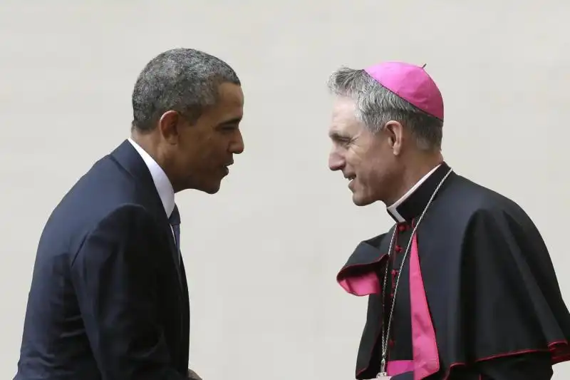 BARACK OBAMA INCONTRA MONSIGNOR GEORG GAENSWEIN FOTO LAPRESSE 