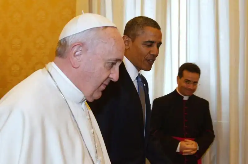 BARACK OBAMA INCONTRA PAPA FRANCESCO FOTO LAPRESSE 