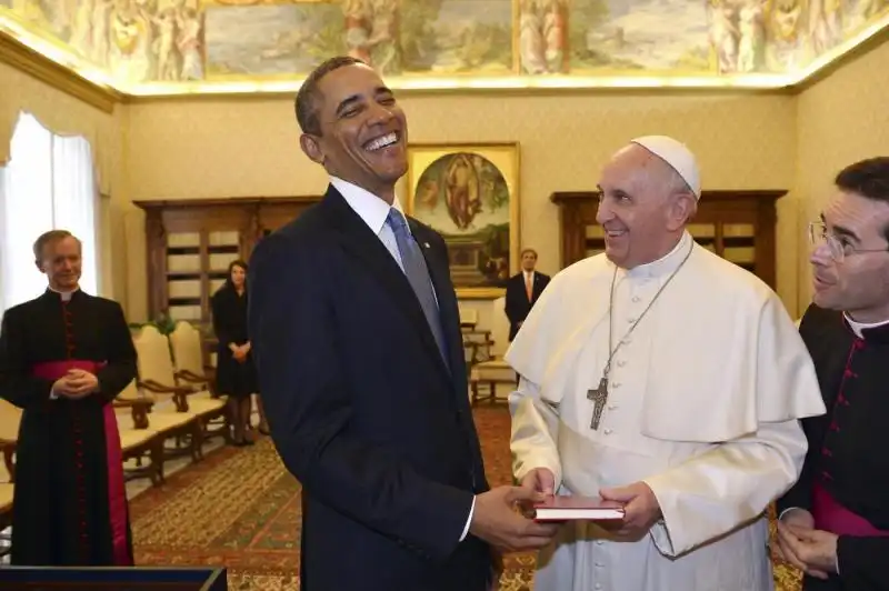 BARACK OBAMA INCONTRA PAPA FRANCESCO FOTO LAPRESSE 