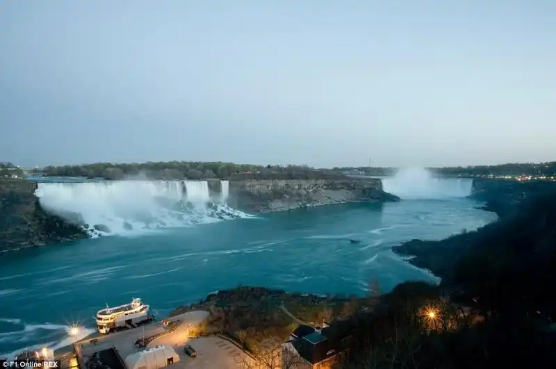 Le cascate del Niagara allo stato normale 