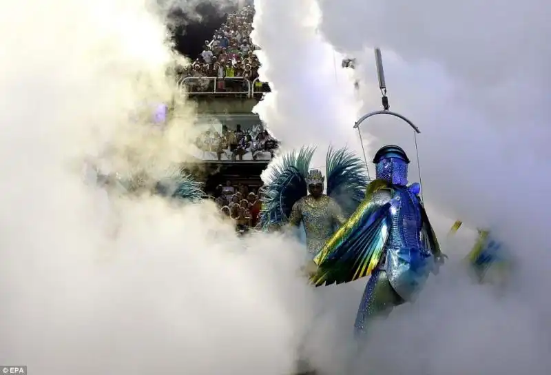 danze acrobatiche al carnevale di Rio 