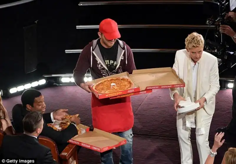 ellen ordina una pizza per gli spettatori 