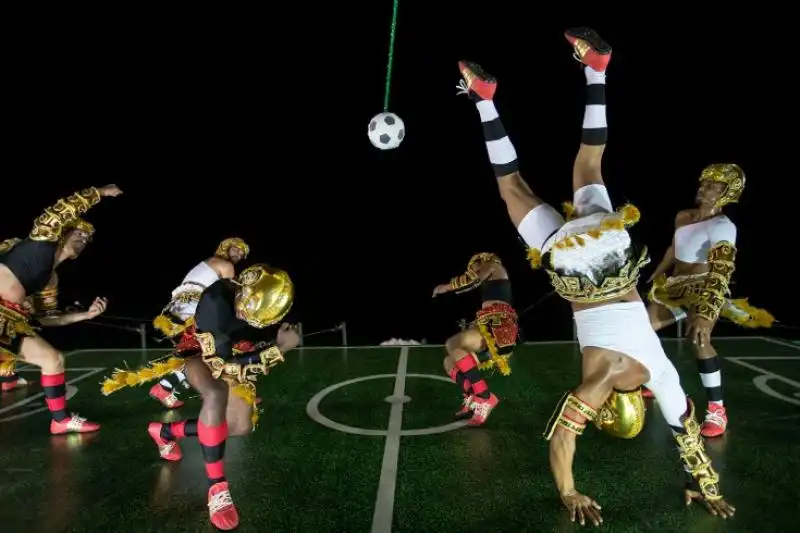 GLADIATORI CALCIATORI AL SAMBODROMO DI RIO 