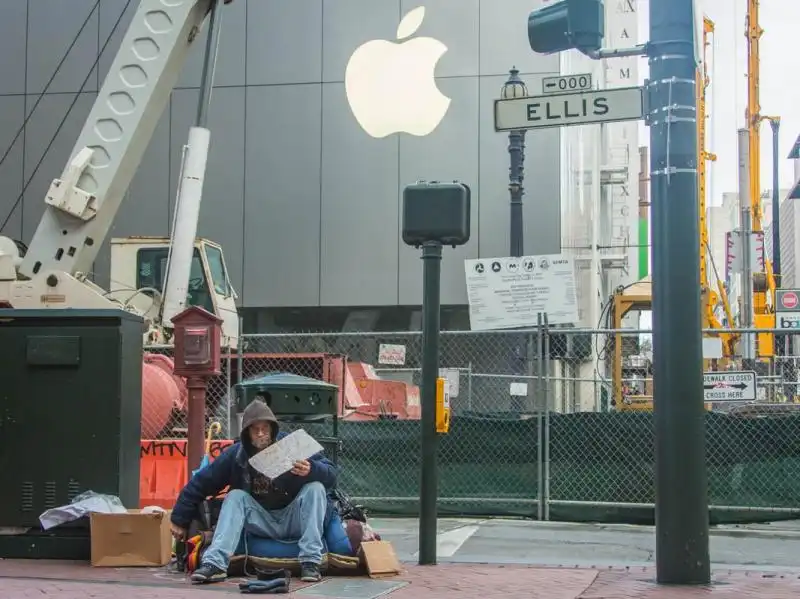 Homeless sotto la Apple 