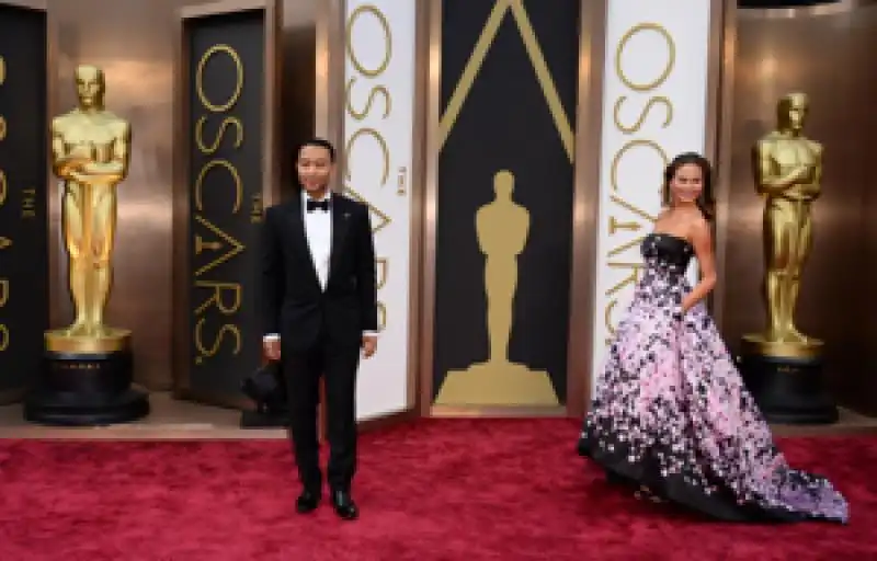 john legend who is performing at the governors ball after the show with wife chrissy teigen in monique lhullier 