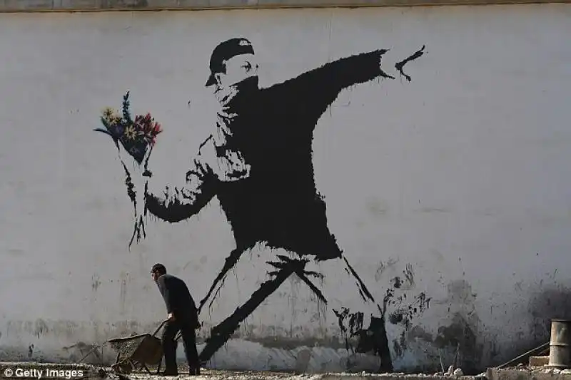 IL LANCIATORE DI FIORI DI BANKSY 