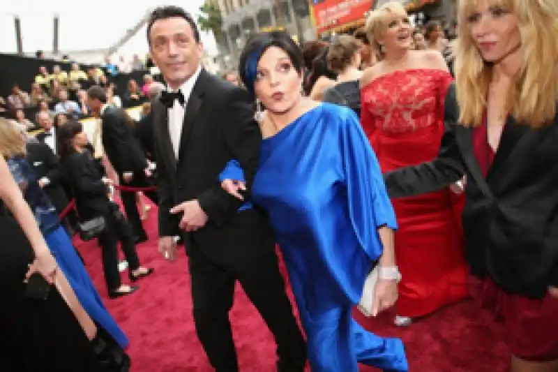 liza minnelli matched her hair to her bright blue pant outfit 